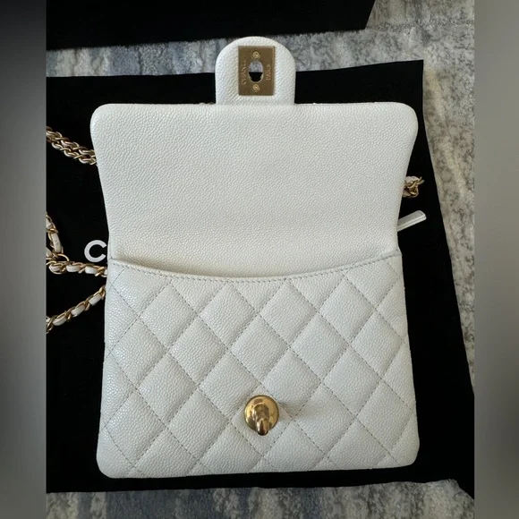 Chanel White Quilted Leather Waist Bag Gold Turn lock CC Hardware - Picture 8 of 10